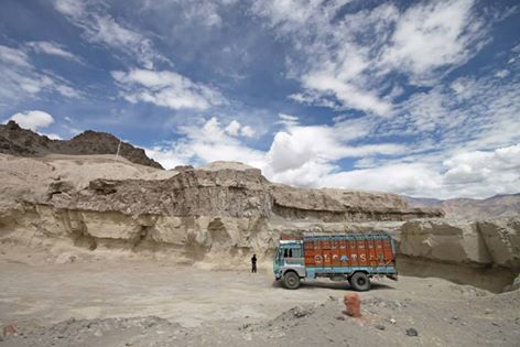 Camions Sur La Route De Ladakh